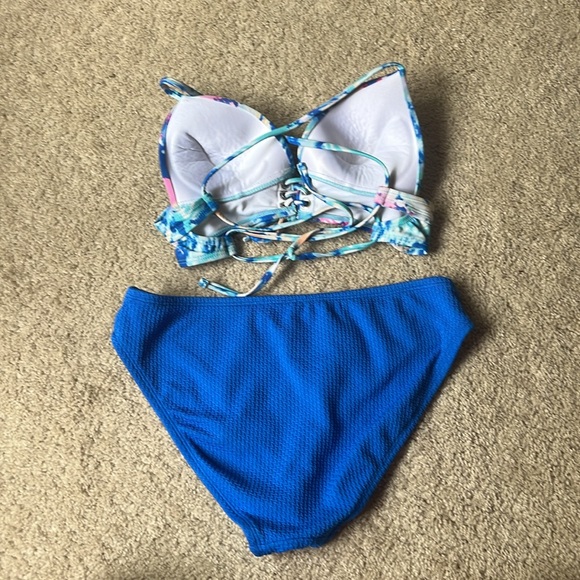 Bikini Set - Picture 2 of 2